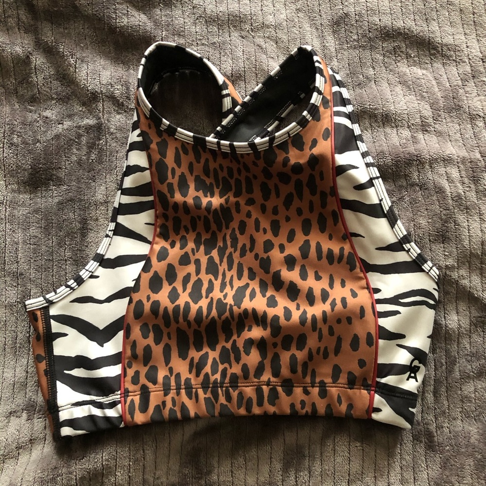 Size 2 Good American upper cut sports bra